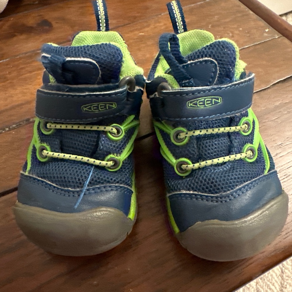 Keen Boys Shoes- Size 5c